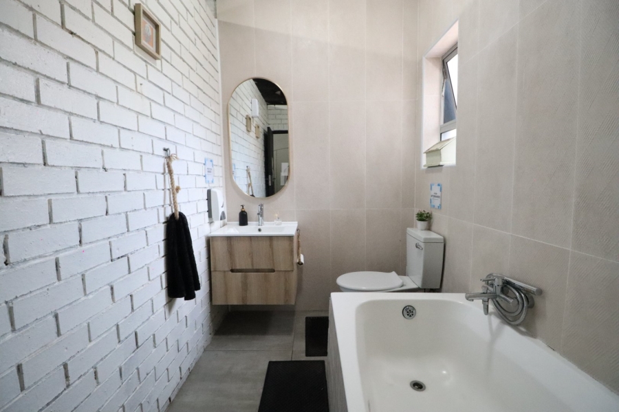 4 Bedroom Property for Sale in Sherwood Eastern Cape